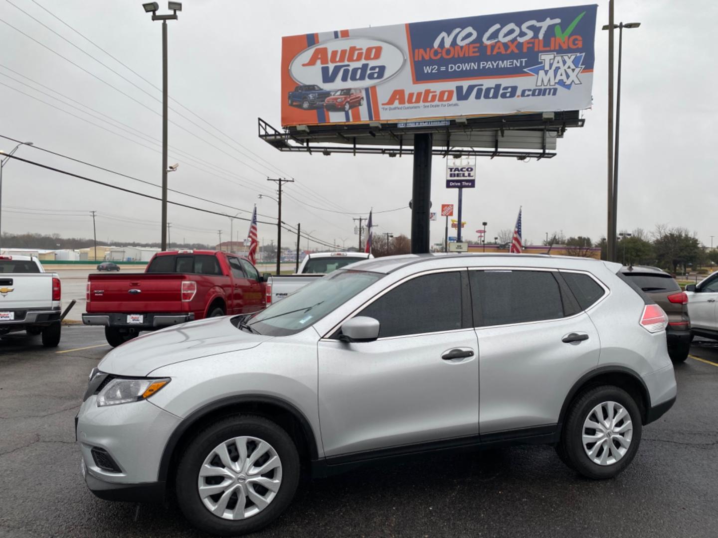 2016 SILVER Nissan Rogue S 2WD (KNMAT2MT7GP) with an 2.5L L4 DOHC 16V engine, CVT transmission, located at 420 I-35E, Lancaster, TX, 75146, (469) 297-4144, 32.593929, -96.823685 - Photo#0